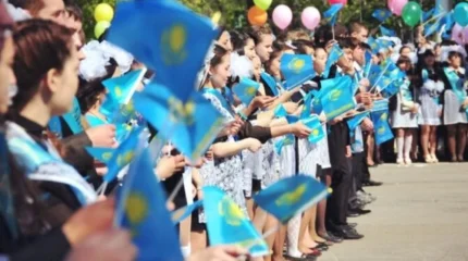 Алматылық түлектер мектеп бітіру кешінен үнемделген қаржыны қайырымдылыққа жұмсады