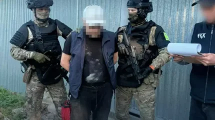 ҰҚК Алматы облысында ер адамды есірткі дайындап жатқан жерінен ұстады