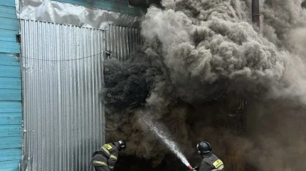 Склад с туалетной бумагой загорелся в Семее