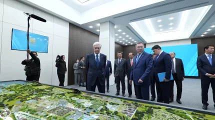 Мемлекет басшысы Алатау қаласының даму жоспарымен танысты