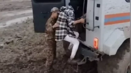 57 адам балшыққа батып қалған