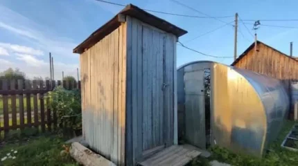 Түркістанда бір жастағы бала даладағы әжетханаға түсіп кетті