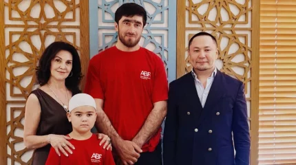 В Алматы встретились донор из Дагестана и спасенный им три года назад ребенок