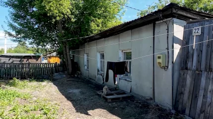 «Боимся остаться под завалами»: аварийная квартира, принадлежащая акимату, держит в страхе жителей дома в Петропавловске