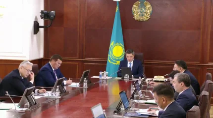 Олжас Бектенов теміржол саласына жауапты министрлік пен компанияларды сынға алды