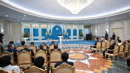 "Денсаулық сақтау саласында қоғам игілігі үшін адал қызмет етіп жүрген әр қызметкердің еңбегі ерен", - Президент