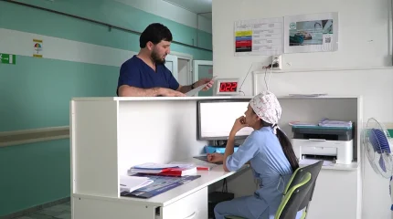 Алматинские врачи спасали жизнь 17-летней девушки выпавшей с 9-го этажа