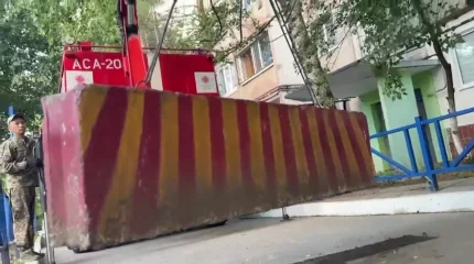 Более десятка самодельных ограждений демонтировали специалисты ДЧС в костанайских дворах