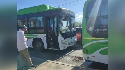 Атырауда екі автобус соқтығысып, алты адам жарақат алды