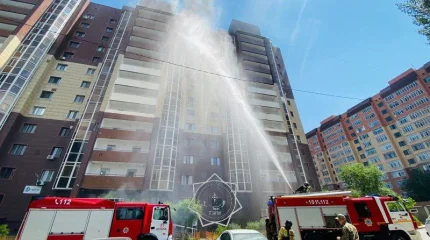 Жилой комплекс горит в Астане