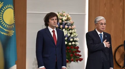 Премьер-министра Грузии торжественно встретили в Астане