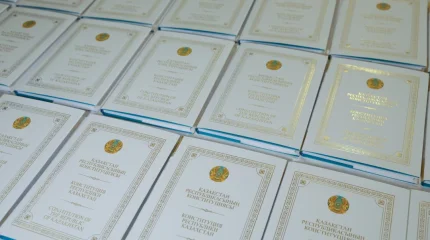 Астанада Президент атынан жаңа Конституцияның арнайы басылымы табысталды