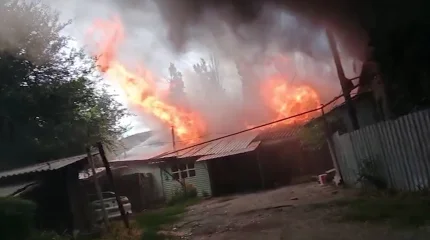 Шесть семей остались без крыши над головой после страшного пожара в Алматинской области