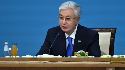 Токаев: Казахстан стремится стать ведущим логистическим узлом между Европой и Азией