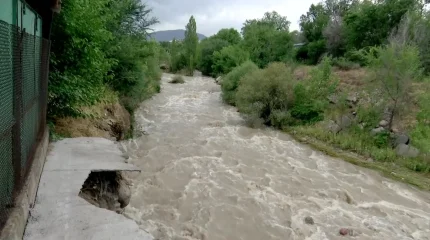 В Карасайском районе Алматинской области из-за обрушения карьера и подтоплений введён режим ЧС