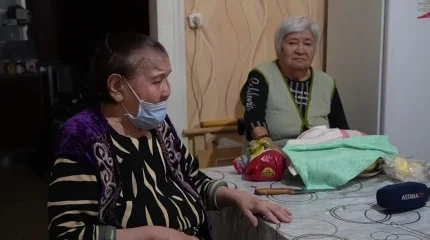 Холод, сырость и разрушающиеся стены: в ужасных условиях живет пенсионерка из Уральска