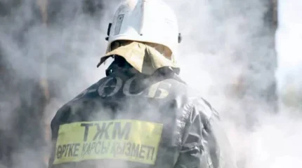 Алматыда көпқабатты үй өртенді, зардап шеккендер бар