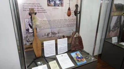 Домбру Абая показали на выставке в Семее