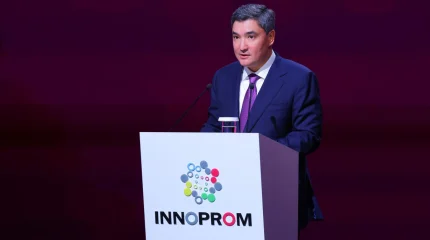 Бектенов Екатеринбургтегі форумда Қазақстан өнеркәсібін цифрландыру туралы айтты