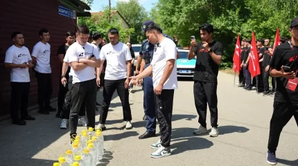 Более 200 литров суррогатного алкоголя в ходе рейда изъяли активисты молодежного объединения «Дала Қырандары» в Усть-Каменогорске