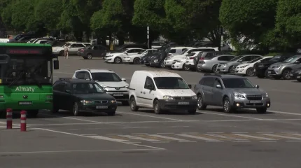 Алматыда ер адамды автобус қағып кетті