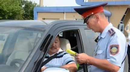 Штрафы по-новому: в Казахстане официально утвердили скрытый контроль скорости на дорогах