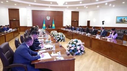 "Конституция Президенттің ауқымды реформаларын кезең-кезеңімен жалғастырудың берік іргетасына айналды",- О.Бектенов