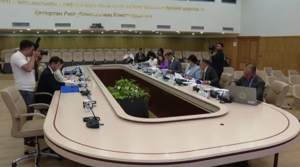«Әділет» партиясы кандидаттардың партиялық тізімін тіркеу үшін ОСК-ға құжат тапсырды