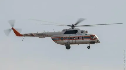 Сорвалась с обрыва: в горах Алматы девушку спасли с помощью вертолета