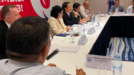 ЖСДП Астанада сарапшылардың қатысуымен дөңгелек үстел өткізді