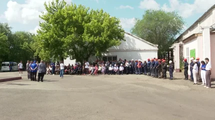 «Ақ жол» партиясының өкілдері еңбек ұжымымен кездесті