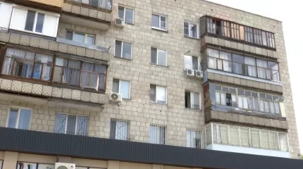Павлодарда әйелдің басына мұз кесегін лақтырған  адам табылды
