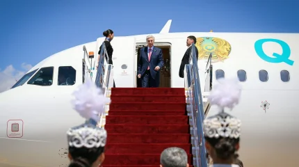 Президент Казахстана прибыл в Чолпон-Ату для участия в неформальной Консультативной встрече