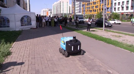 Заказы жителям Астаны начали доставлять роботы-курьеры