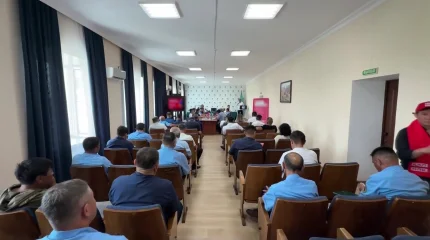 Қазақстан Халық Партиясының өкілдері теміржолшылармен кездесті