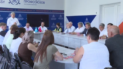 ҚХП өкілдері кәсіподақ жетекшілерімен кездесті
