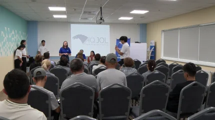 «Ақ жол» партиясының өкілдері еңбек ұжымымен кездесті
