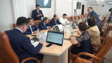 За нецензурную брань и грубость накажут чиновников в Западно-Казахстанской области