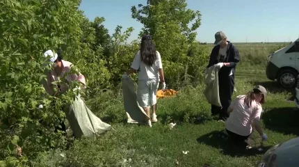 «Байтақ» партиясының мүшелері Астанада экоакция өткізді