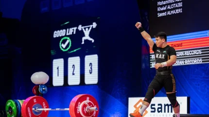 Акжол Курманбек выиграл золото чемпионата Азии по тяжелой атлетике