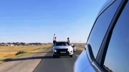 Участников свадебного кортежа наказали за грубые нарушения ПДД в Актобе (ВИДЕО)