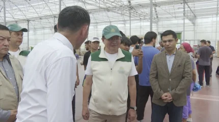 Кандидаттар жылыжай кешенінің жұмысшыларымен кездесті