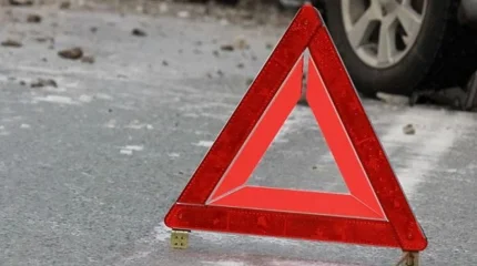 Жүргізуші ұйықтап кетіп, жол апатына түсті