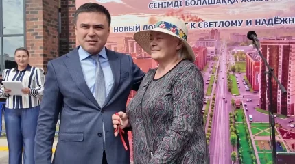 Ключи от новых квартир вручили жителям Заречного посёлка в Петропавловске