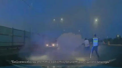 Автомобиль с двумя девушками в салоне вспыхнул на трассе Самара – Шымкент
