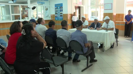 «Ақ жол» демократиялық партиясының өкілдері елорданың еңбек ұжымдарымен кездесті