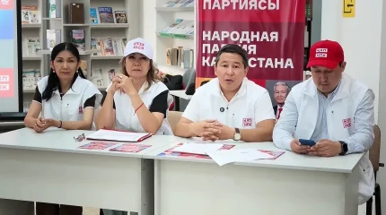 ҚХП өкілдері зейнеткерлермен кездесті