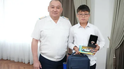 13-летний школьник спас четырехлетнего ребенка на озере в Карагандинской области
