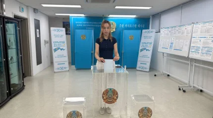 Одной из первых проголосовала казахстанская студентка в Корее