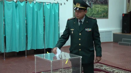 Оралда әскери бөлімнің 400-дей сарбазы дауыс берді
